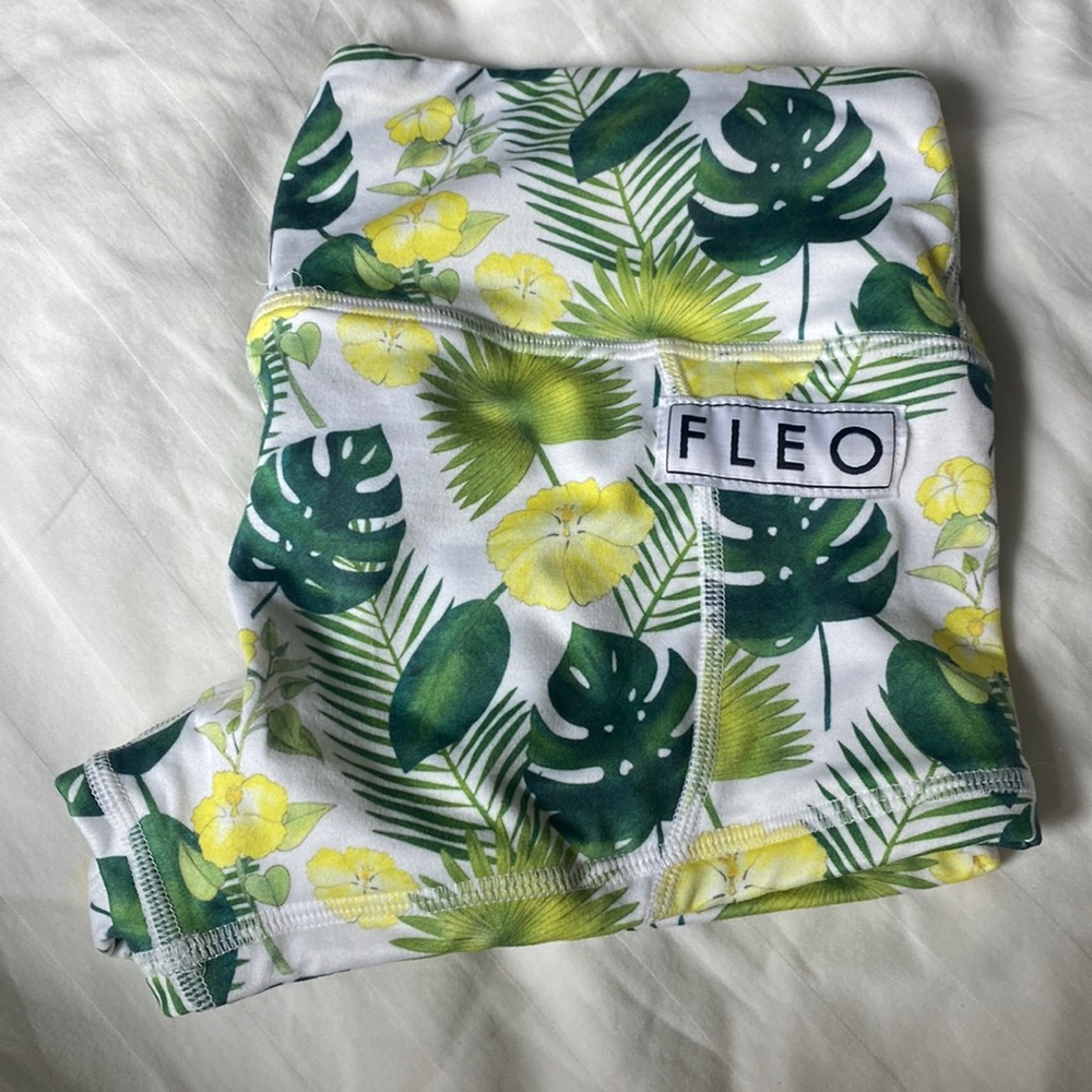 Fleo Low Rise Contour Shorts Size Small